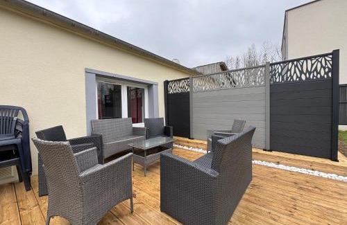 Sainte-Honorine-des-Pertes Casa | Rivage Maison spacieuse 10 p 5 chambres 2 sdb 2 WC tout confort avec jardin, belle terrasse aménagée, parking privatif, à 3km d'Omaha Beach et Port en Bessin