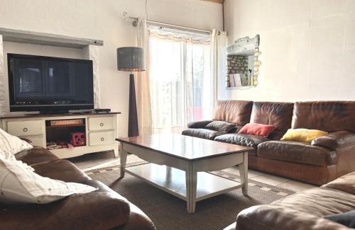 Sainte-Honorine-des-Pertes Casa | Rivage Maison spacieuse 10 p 5 chambres 2 sdb 2 WC tout confort avec jardin, belle terrasse aménagée, parking privatif, à 3km d'Omaha Beach et Port en Bessin