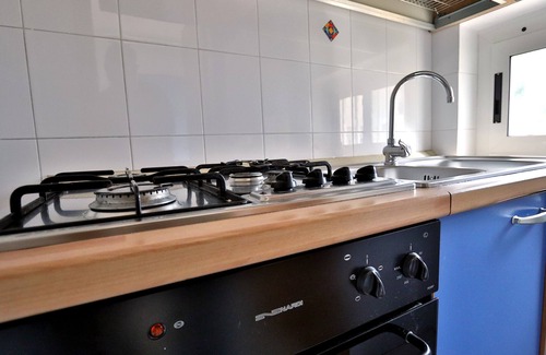 Ginosa Marina Casa | Revela Holiday Home junto al mar en una villa independiente.