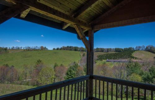 Fleetwood Casa | River Access, VIEWS, Sleeps 8, Fire Pit