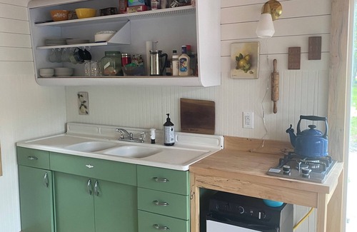 Rooseveltown Cabina | River Bank Camping, Cedar Grove Cabin
