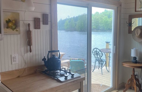 Rooseveltown Cabina | River Bank Camping, Cedar Grove Cabin