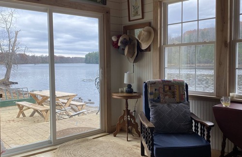Rooseveltown Cabina | River Bank Camping, Cedar Grove Cabin