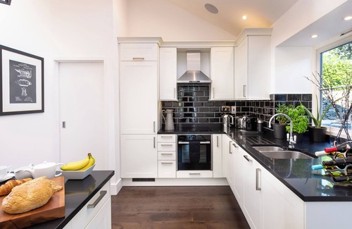 Bowland Bridge Cabaña | RIVER BARN, luxury holiday cottage, with open fire in Town End