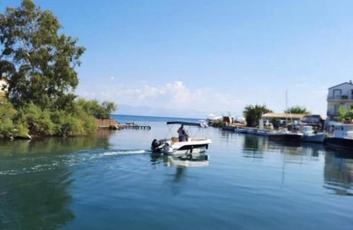 Messonghi Apartamento | River Beach House