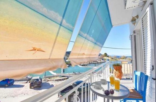 Messonghi Apartamento | River Beach House