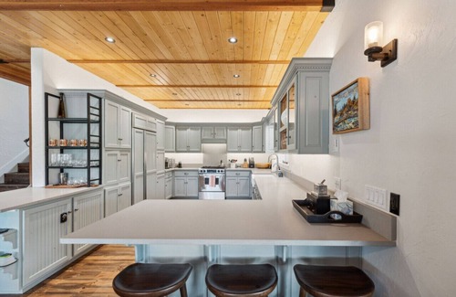 Grantsdale Apartamento | Riverbend Lodge: Private Riverfront Luxury Home