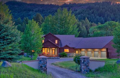 Irwin Casa | River Bend Retreat