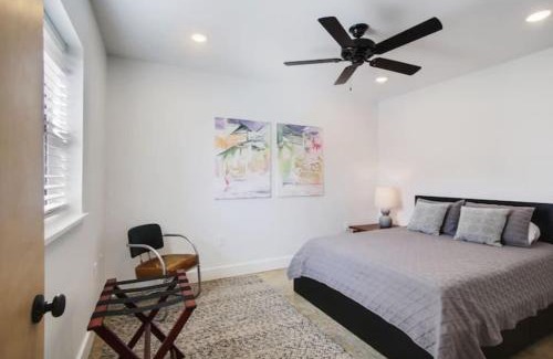 Black Pearl Casa | River Breeze Quiet & Modern Black Pearl Apartment
