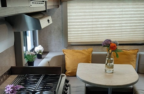 District of North Vancouver Cama Y Desayuno | Riverfront Bed and Breakfast