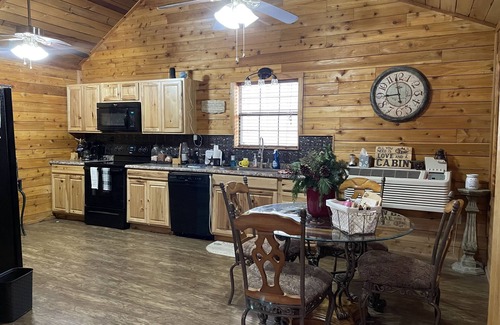 Flint Creek Cabina | River Cabin, peaceful and serene.