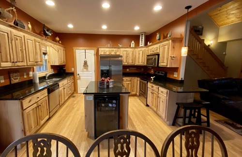 Ellijay Cabina | River Cabin w/Mtn view SPECIAL 8TH NIGHT FREE Tubing Hot Tub Fireplace King Beds