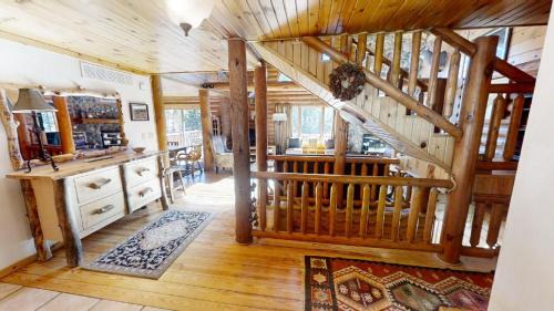 Red River Casa | River Chant Lodge - Hot Tub - On The River - WiFi - Satellite - Washer - Dryer - Large Deck - Wood Burning Fireplace - Fire Pit