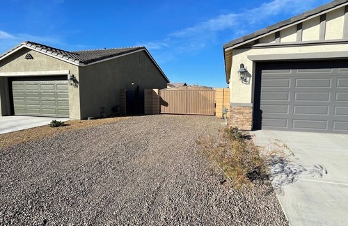 Holiday Shores Casa | River Close, Newer Home! Great Neighborhood Minutes from Laughlin! Close to all!