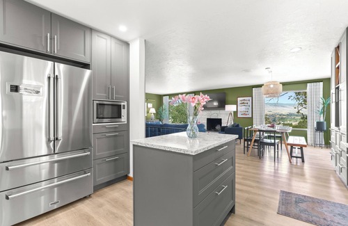 Chenoweth Casa | Outdoor Movie, Hot Tub, Game Room!