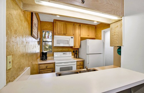New Braunfels Condominio | River Condo Next to Schlitterbahn Water Park!