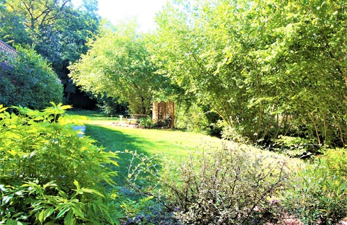 Loze Casa | RIVER COTTAGE: 100% private, heated pool, air conditioning, 5 star reviews.