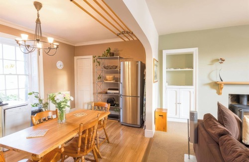 Inverness City Centre Cabaña | RIVER COTTAGE, family friendly, with open fire in Inverness