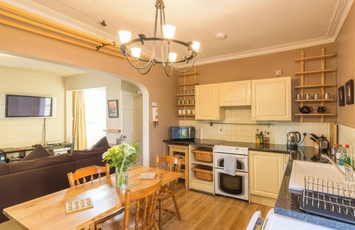 Inverness City Centre Cabaña | RIVER COTTAGE, family friendly, with open fire in Inverness