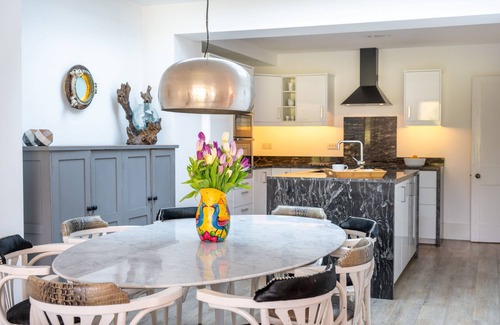 Letheringsett Cabaña | River Cottage - flint cottage in rural village location with stylish interiors