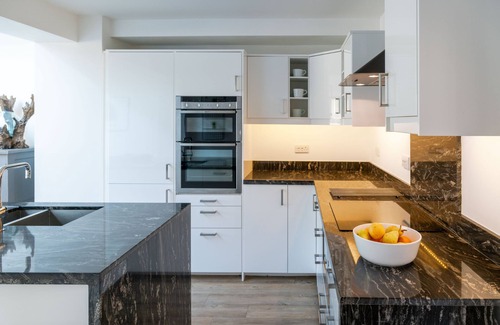 Letheringsett Cabaña | River Cottage - flint cottage in rural village location with stylish interiors