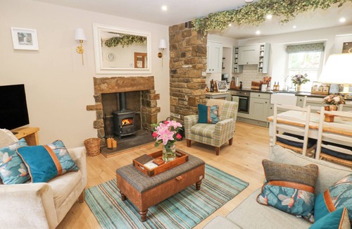Aysgarth Cabaña | RIVER DANCE COTTAGE, pet friendly, with open fire in West Burton