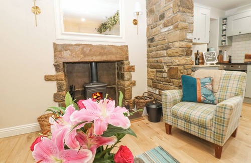 Aysgarth Cabaña | RIVER DANCE COTTAGE, pet friendly, with open fire in West Burton