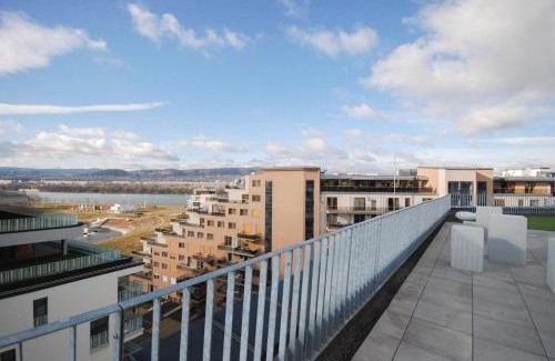 Vizafogo Apartamento | River Danube flat w balcony and FREE guarded parking