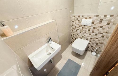 Vizafogo Apartamento | River Danube flat w balcony and FREE guarded parking