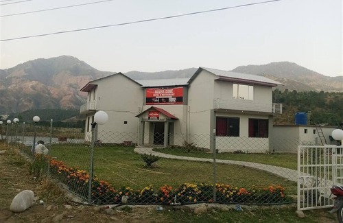 Khyber Pakhtunkhwa Cama Y Desayuno | River Dine Hotel