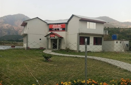 Khyber Pakhtunkhwa Cama Y Desayuno | River Dine Hotel