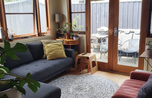 Ocean Grove Cabaña | River end retreat, walk to all the best Ocean Grove has to offer cafes & beach