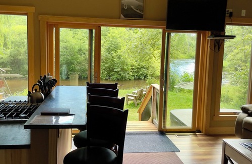 Mayfield Cabaña | River Falls Cottage 2BR with loft Waterfront cottage with Hot tub Traverse City