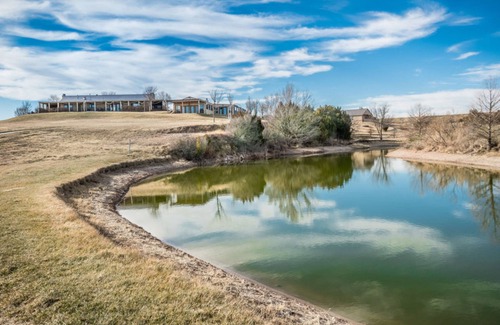 Amarillo Cabina | River Falls Venue & Lodges Lodge de un dormitorio