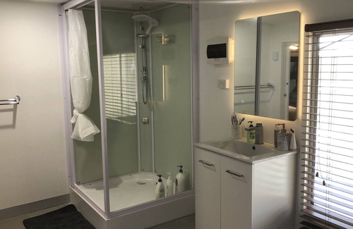 Lower Portland Cabina | River Front Cabin in Cornelia Ski park