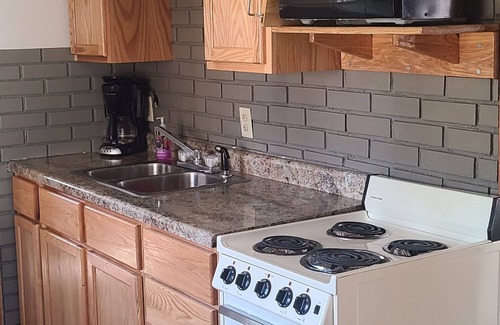Fremont Cabaña | River Front Cottage/Private Dock-Walk to Bar/Restaurants