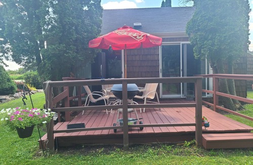 Fremont Cabaña | River Front Cottage/Private Dock-Walk to Bar/Restaurants