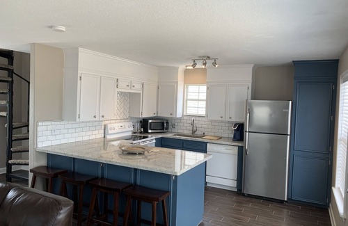 Matagorda Casa | River Front Fishing Lodge Close to Beach!