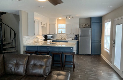 Matagorda Casa | River Front Fishing Lodge Close to Beach!