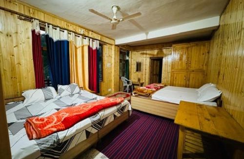 Ghiyagi Casa | River Front Homestay