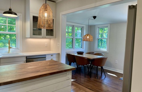 Wittenberg Casa | River Front l Dog Friendly l King Bed l Gourmet Kitchen l Fishing l Trout Stream