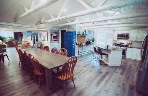 Free Soil Casa | RIVER FRONT Pickleball & Bball Patio-Pets-2 houses