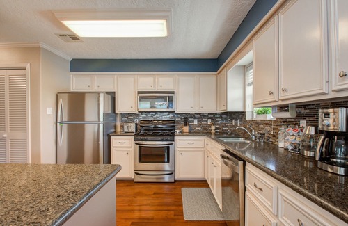 Alvin Casa | River Front W/ Pool - Relax ~ Chocolate Bayou Ranch Home