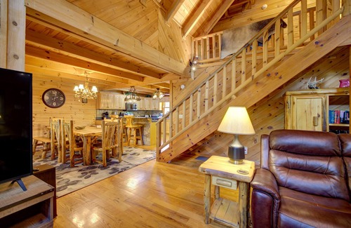 Helen Cabina | River Haus - Riverfront Luxury Vacation Home in Downtown Helen