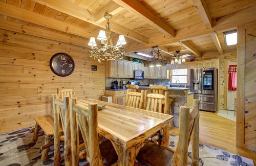Helen Cabina | River Haus - Riverfront Luxury Vacation Home in Downtown Helen