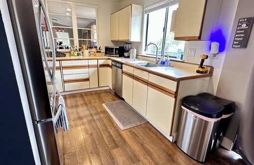 Guerneville Casa | River Haven: Hot Tub, Outdoor Lounge, Walk to Beach