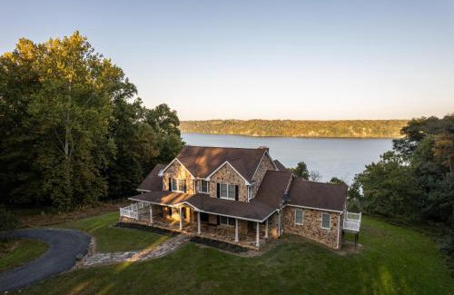 Cardiff Casa | River Haven with Hot Tub