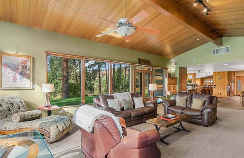 Peshastin Cabina | River Heights Home-Romantic Luxury*Hot Tub*Jetted Tub*Mtn and River Views