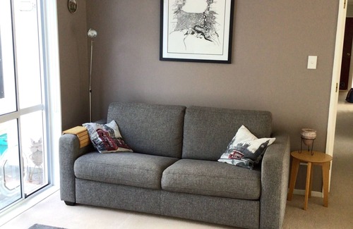 Rangatira Park Casa | River Heights. Peaceful and spacious, pet friendly and 10mins walk to town