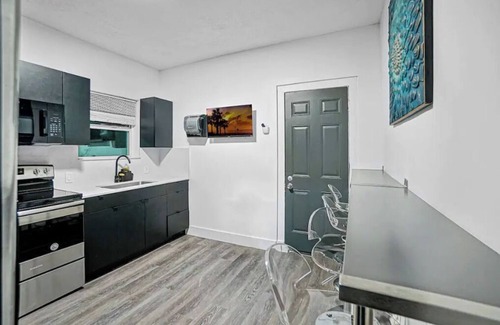 West Little River Casa | River House 4BR pool/hot tub plus private parking